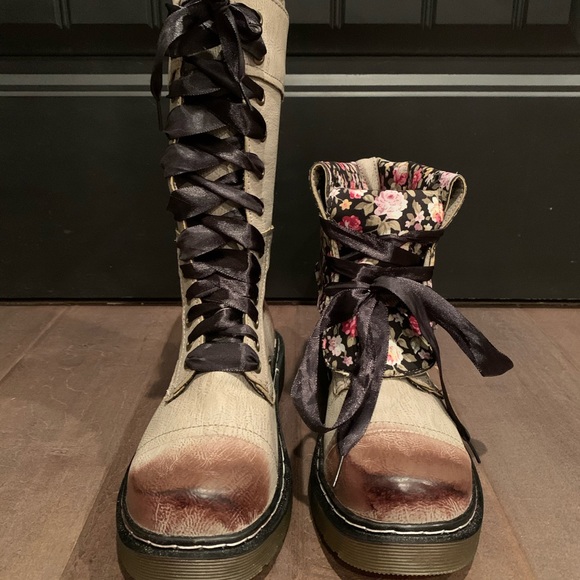 Women’s Lace-up Combat Boots - Picture 6 of 12